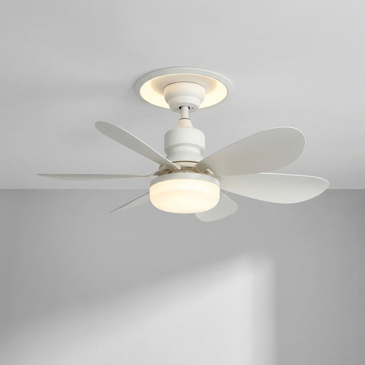 Moderne SkyeLight Deckenlampe mit leisem Ventilator, dimmbarer LED-Beleuchtung zur Raumkühlung.