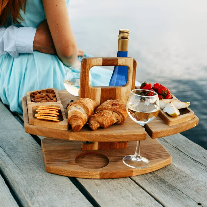 Abnehmbarer Picknicktisch aus Holz, klappbar, für entspannte Freizeit im Garten oder beim Camping.