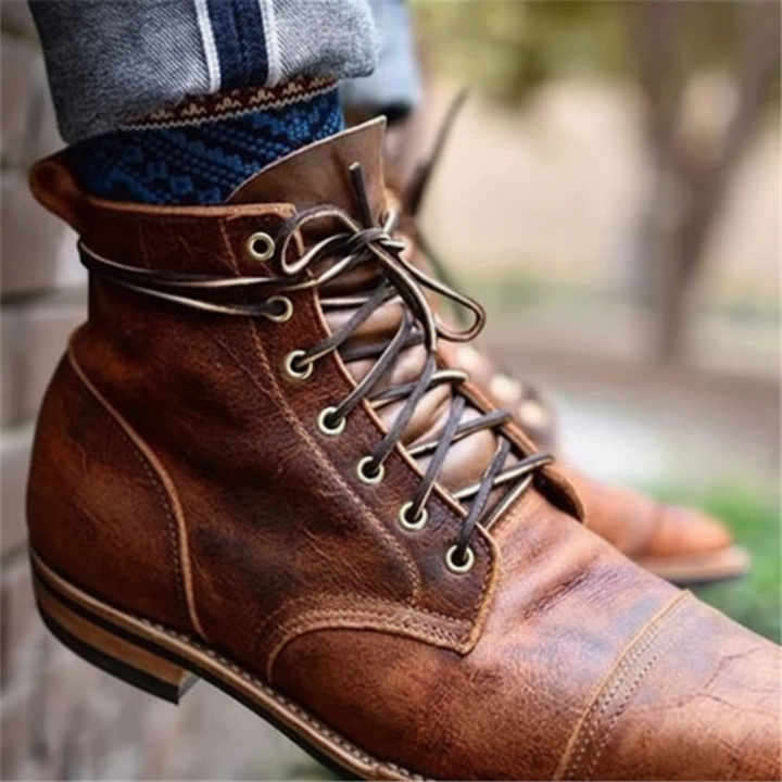 Stilvolle Retro-Lederstiefel für Herren, Modell Leonard. Wasserdicht und robust für jedes Wetter. Elegante Herrenmode.