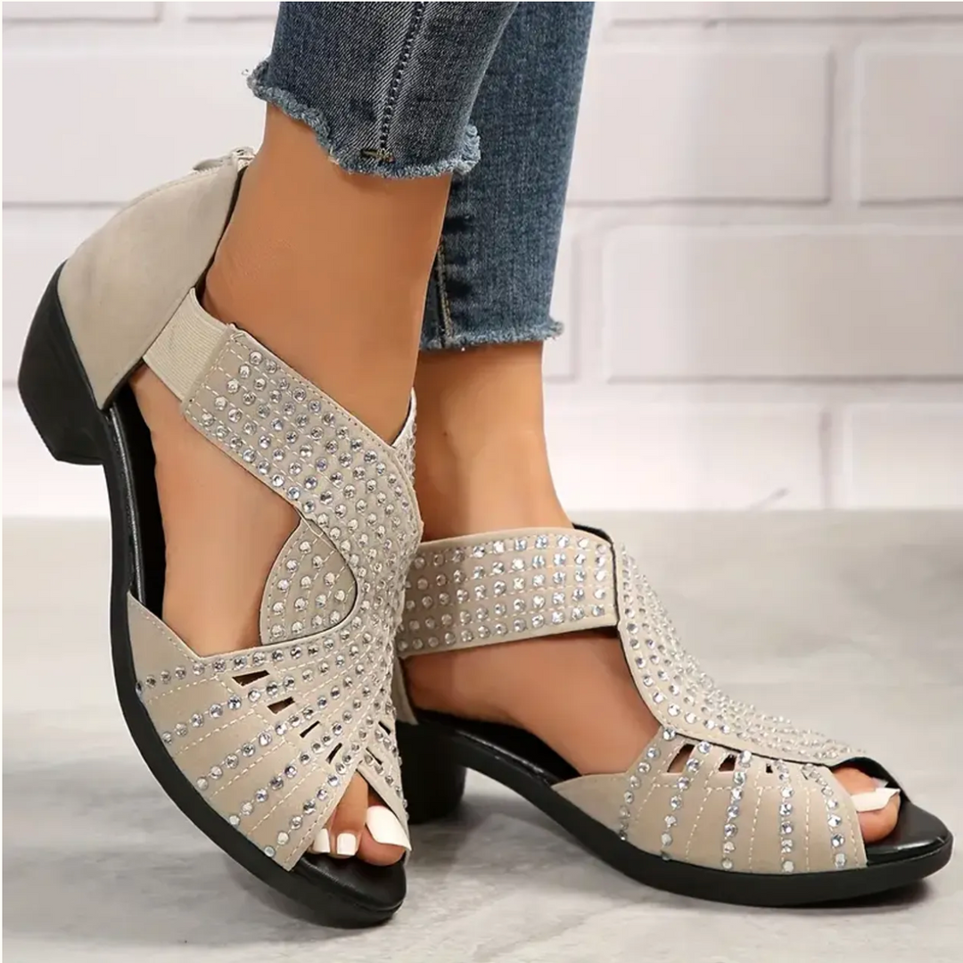 Modische Freizeitschuhe: Damen Sommersandalen mit bequemem Reißverschluss & dezentem niedrigen Absatz.