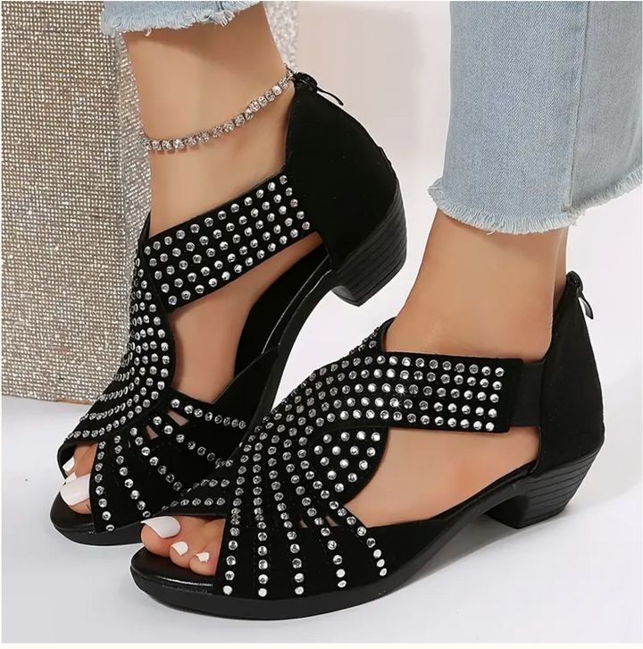 Stilvolle Damensandalen: Sommerschuhe mit Ausschnittdesign, niedrigem Absatz & einfachem Reißverschluss.