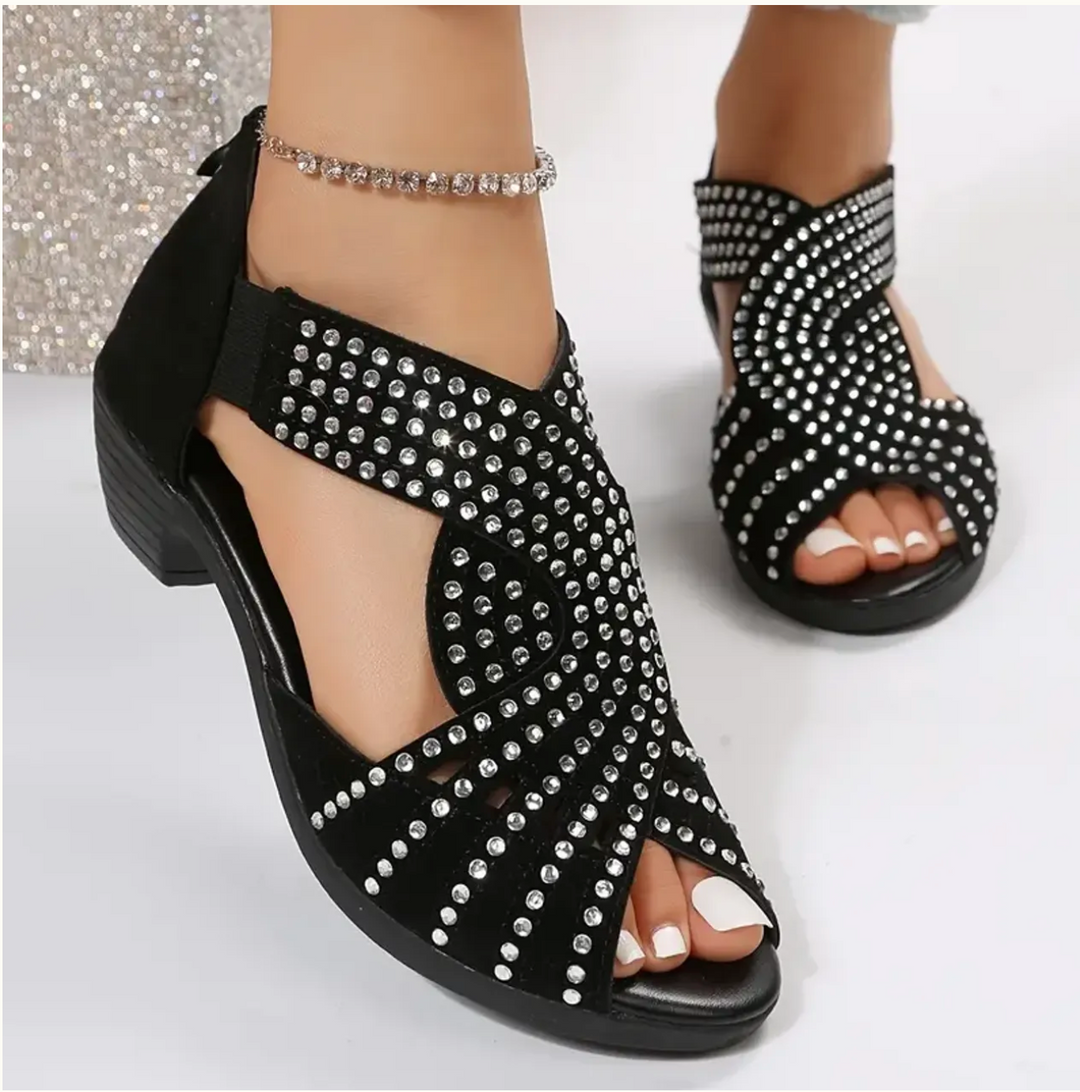 Leichte Damen Sandalen für warme Tage, mit bequemem Reißverschluss, niedrigem Absatz und floralen Akzenten.