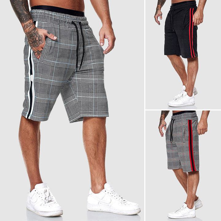 Moderne Herren Shorts, lässig und knielang, mit seitlichen Taschen, perfekt für Freizeit und entspannten Stil.