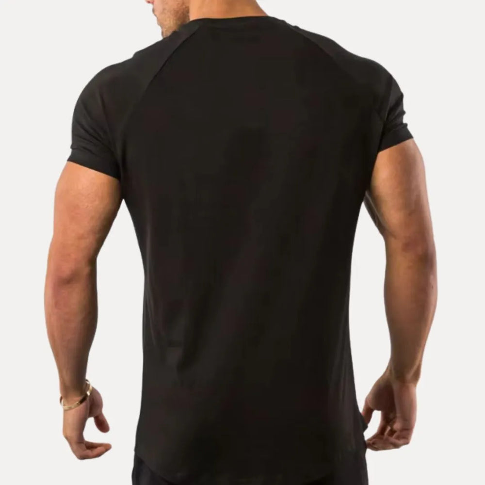 Bequemes Herren Sportshirt aus atmungsaktiver Baumwolle, minimalistisches Design, ideal für Fitness & Freizeit.