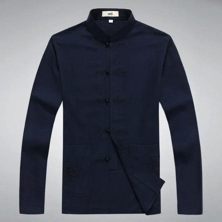 Modernes Herren Kleidungset, japanischer Stil. Komfortable Freizeitmode mit einzigartigen Patch-Details.