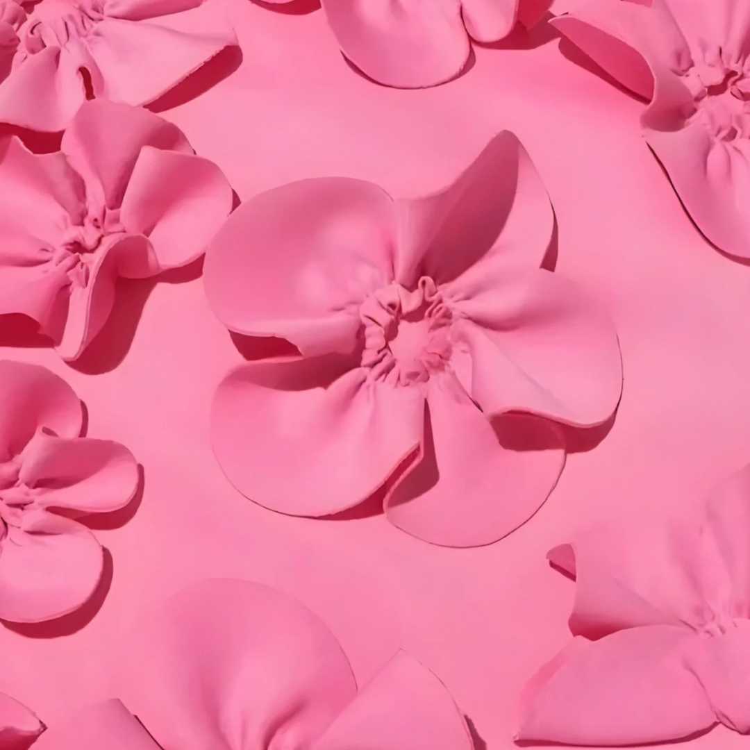 Sommerliches, elegantes rosa Damenkleid mit 3D-Blüten. Ideal für besondere Anlässe, festlich und chic.