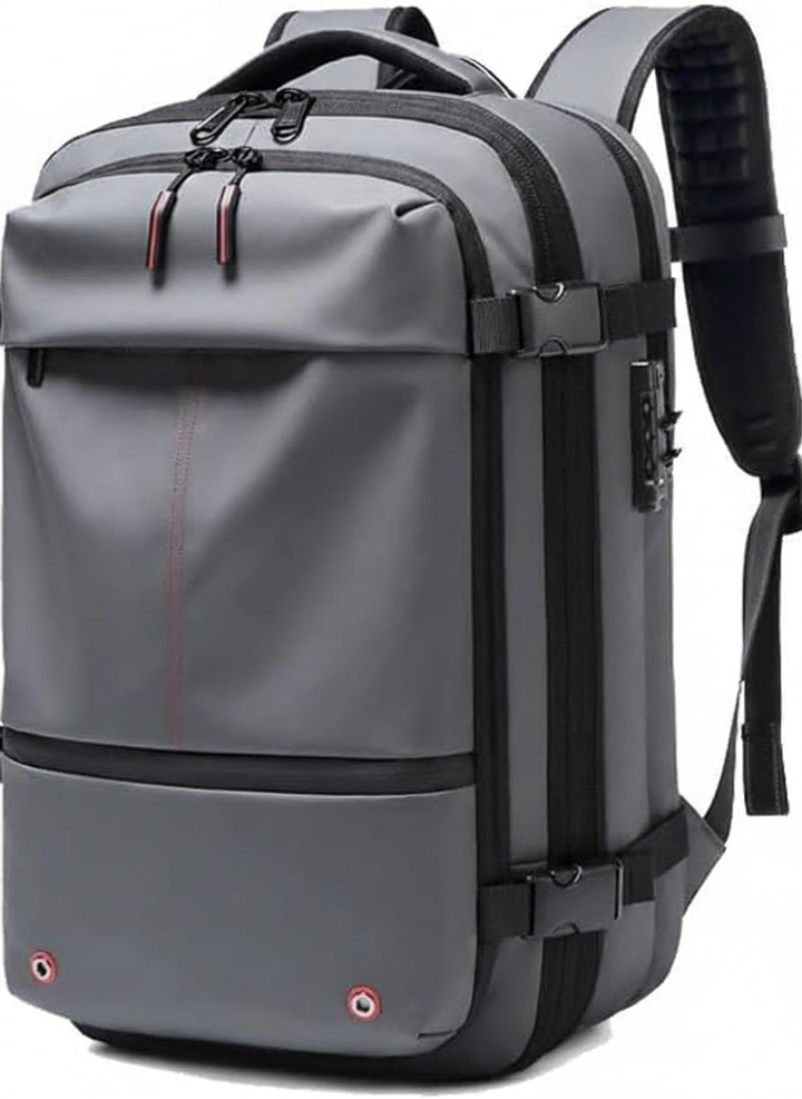 PackAway Reiserucksack in Naturlandschaft, bereit für Wandern und Abenteuer, robust und langlebig.