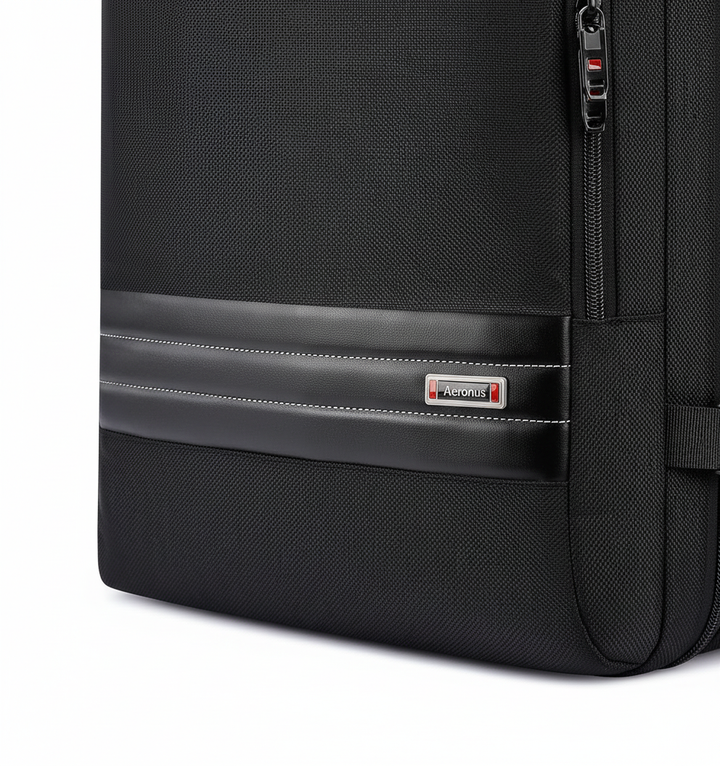 Laptoprucksack VoyageBack: erweiterbarer Reiserucksack mit gepolstertem Laptopfach, ideal für Geschäftsreisen & Pendler.