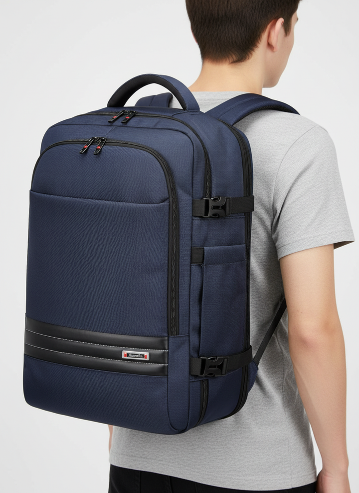 Erweiterbarer VoyageBack Reiserucksack, bequem getragen, ideal als wasserdichtes Handgepäck für jede Reise.