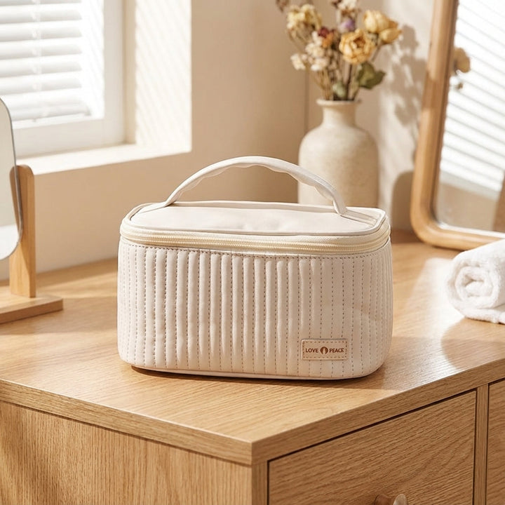 Geräumige Reise Kulturtasche für Kosmetik und Bad-Organisation, perfekt für unterwegs.