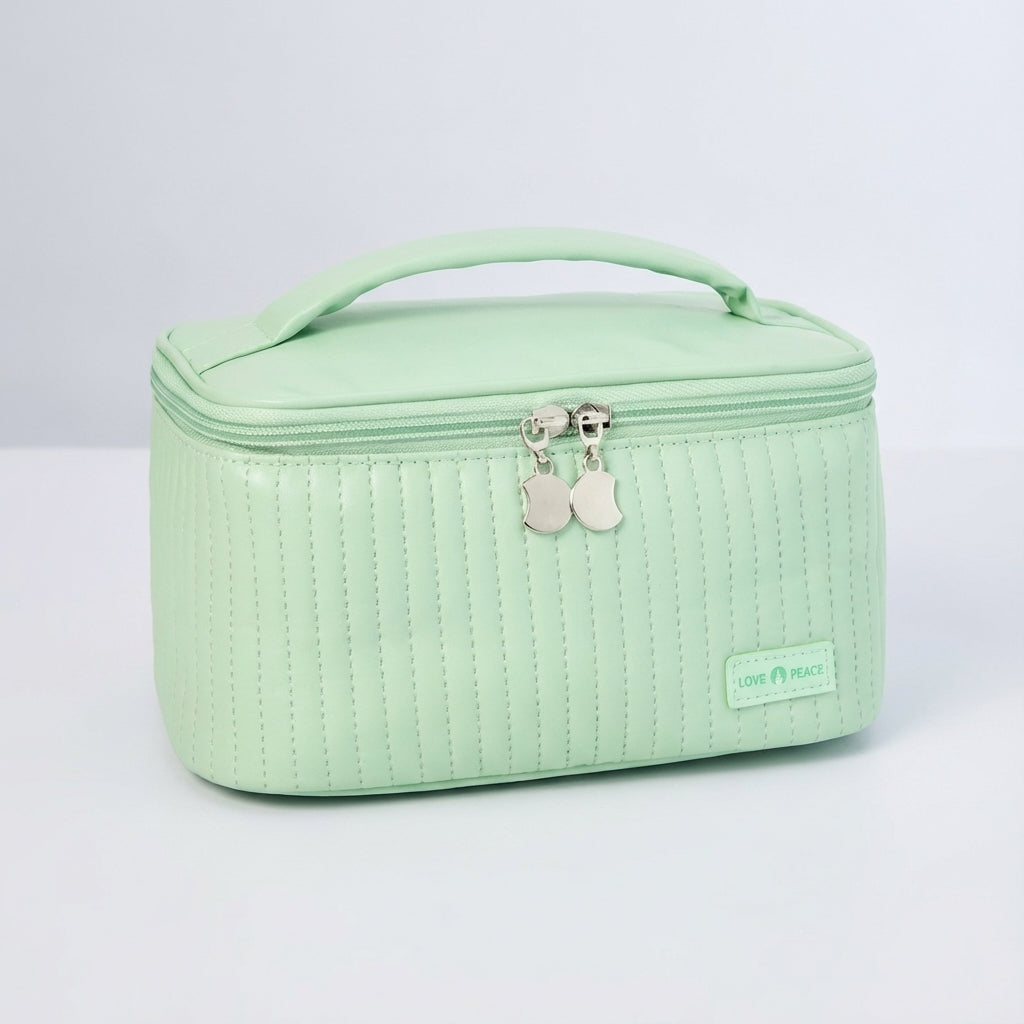 Organisierte Kulturtasche für Reisen: Geräumige Aufbewahrung von Kosmetik und Pflegeprodukten im Bad.
