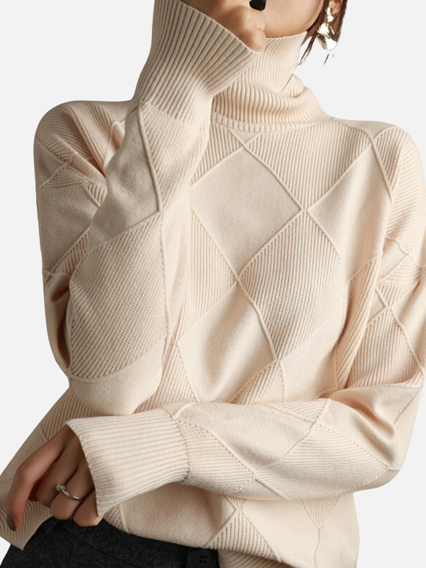 Moderner Damen Rollkragenpullover mit Rautenmuster, ein vielseitiger Strickpullover für jeden Anlass.