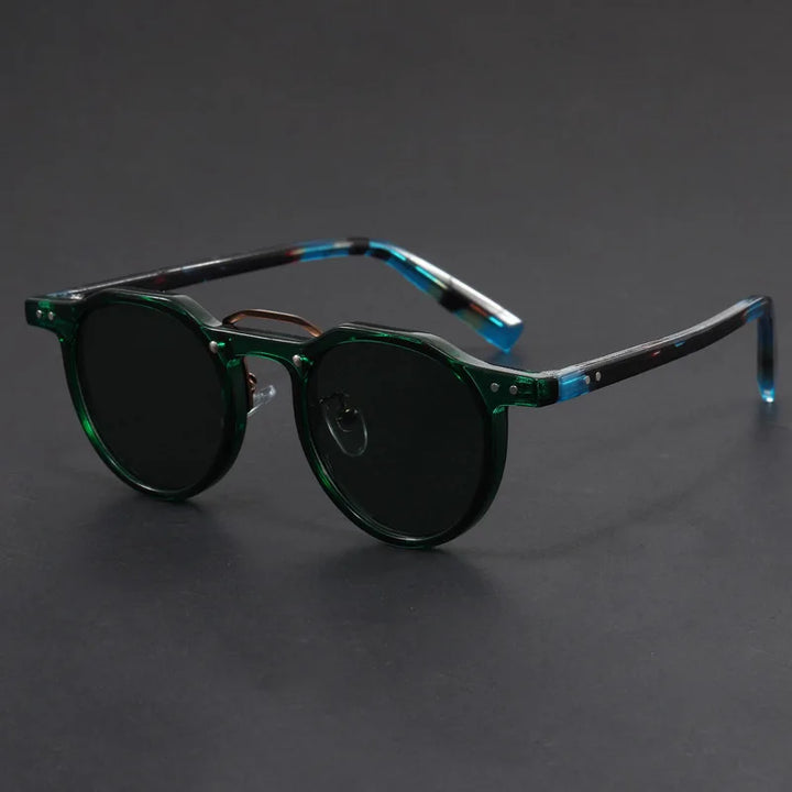 Runde polarisierte Retro-Herrensonnenbrille mit UV-Schutz. Leichter Rahmen, stilvolles Accessoire für den Sommer.