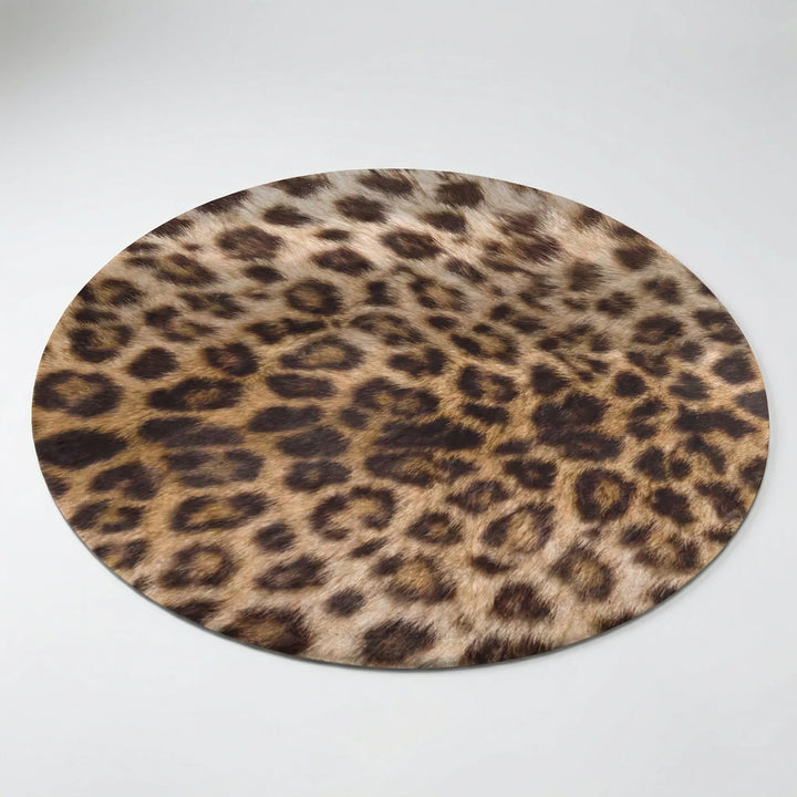 Luxuriöser runder Teppich mit Leopardenmuster, perfekter Blickfang und Bodendekoration für Ihr Zuhause.