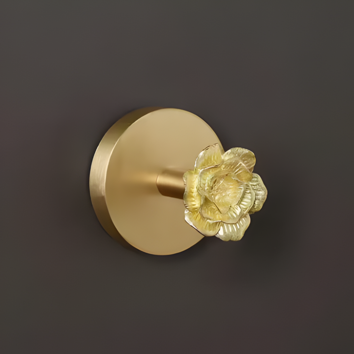 Dekorativer Flamingo-Wandhaken, rosa-gold, für moderne Badezimmer. Exotische & stilvolle Akzente.