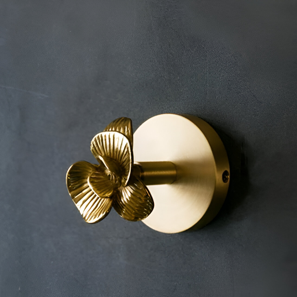 Stilvoller Elch-Wandhaken, bronze-farbenes Metall. Ideal für Landhausstil Garderobe im Eingangsbereich.