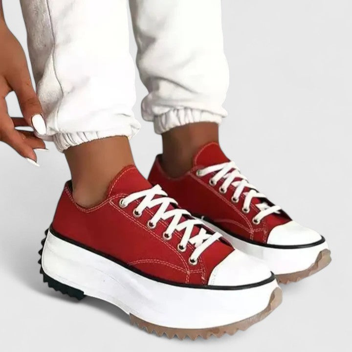 Farbenfrohe Slip-on Damen Sneaker, sportlich und modern, perfekt für modische Freizeitlooks.