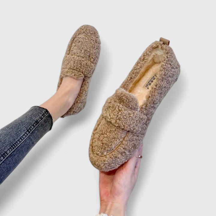 Warme Damen Winter Hausschuhe für gemütliche Stunden zuhause; weiche Slipper für höchsten Komfort.