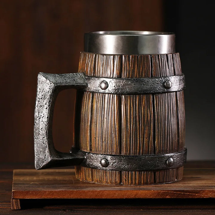 Handgefertigter, mittelalterlicher Holzkrug aus Eiche mit Edelstahl-Futter, 600ml für Bier & Kaffee.