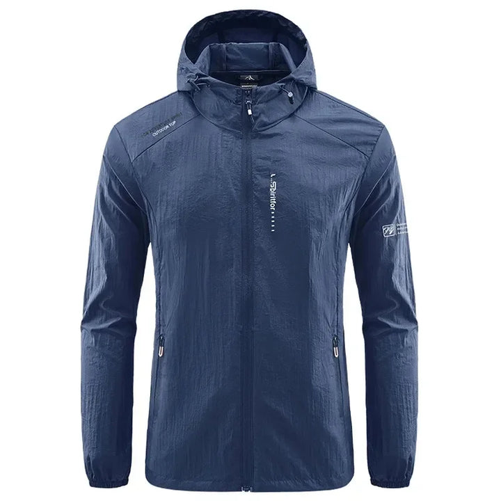Wasserdichte & winddichte Herren Outdoorjacke in Blau mit Reißverschluss, ideal für Wanderungen im Frühling.