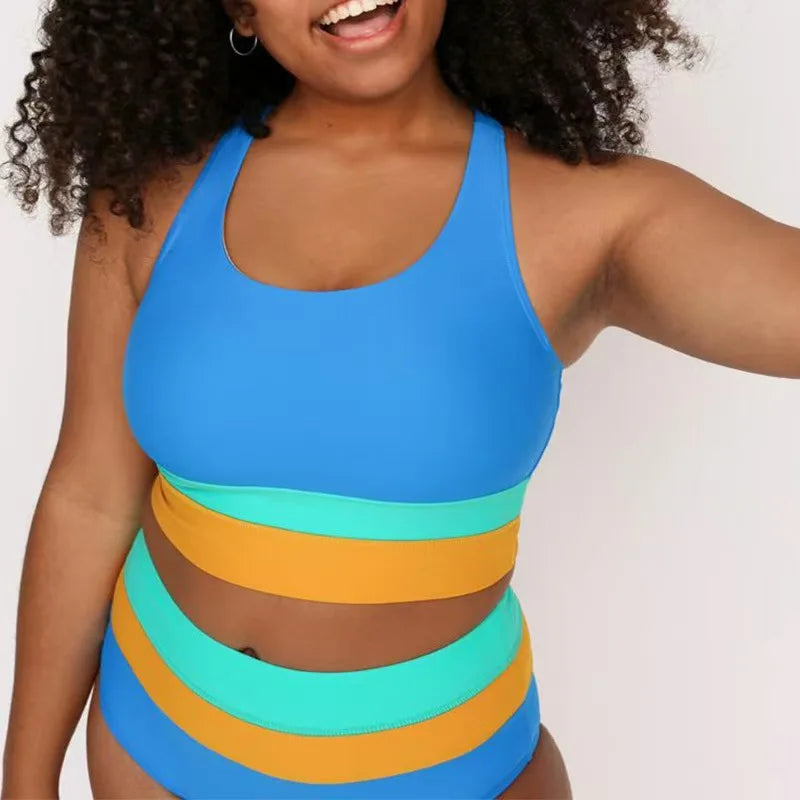 Gestreiftes Damen Bikini-Set mit stylischem Muster, ideal für sommerliche Bademode am Strand.