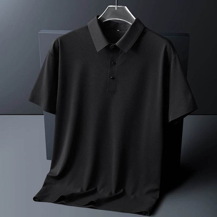 Modernes Kurzarm Polohemd für Herren, feuchtigkeitsableitend, mit Stretch und knitterarm. Perfekt für den Sommer.