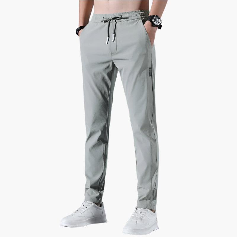 Moderne Herren Jogginghose im Slim Fit Design, konisch. Erhältlich in Schwarz, Grau & Grün für stilvollen Komfort.