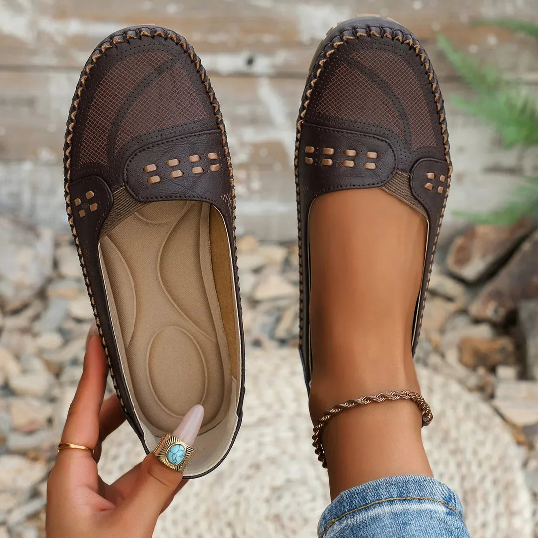 Klassische Damen Loafer mit flacher Sohle für mühelosen Komfort und zeitlose Eleganz.