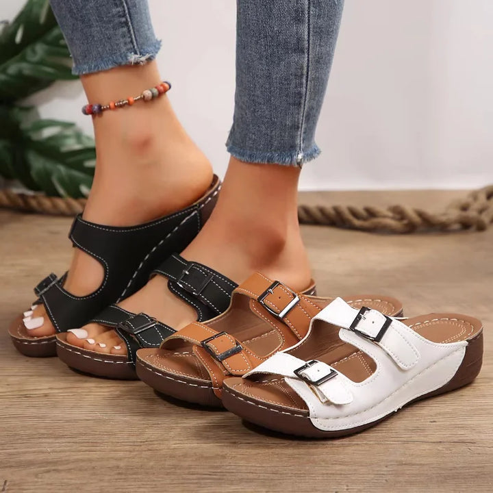 Damen Bohémien Sandalen, braun, mit dekorativen Riemen für stilvollen Sommer-Look & Komfort.