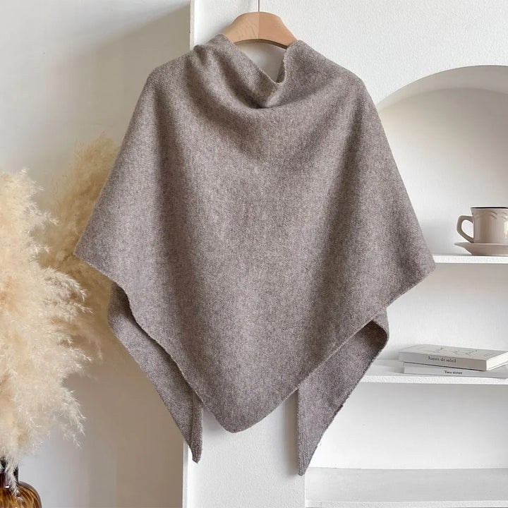 Eleganter Damen Schal, modisches Herbst-Accessoire. Vielseitig kombinierbar, ideal als Geschenkidee.