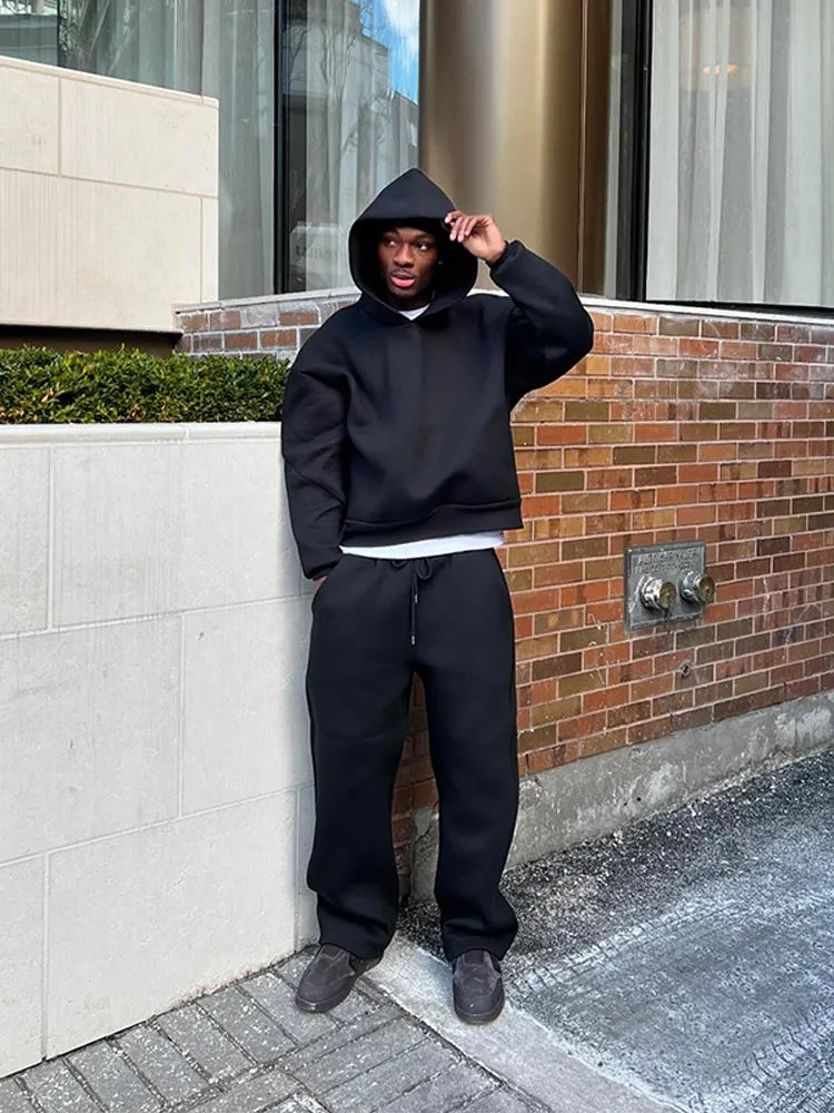 Modernes Unisex Oversized Set. Hoodie & Jogginghose für Herren. Sportlich & bequem.