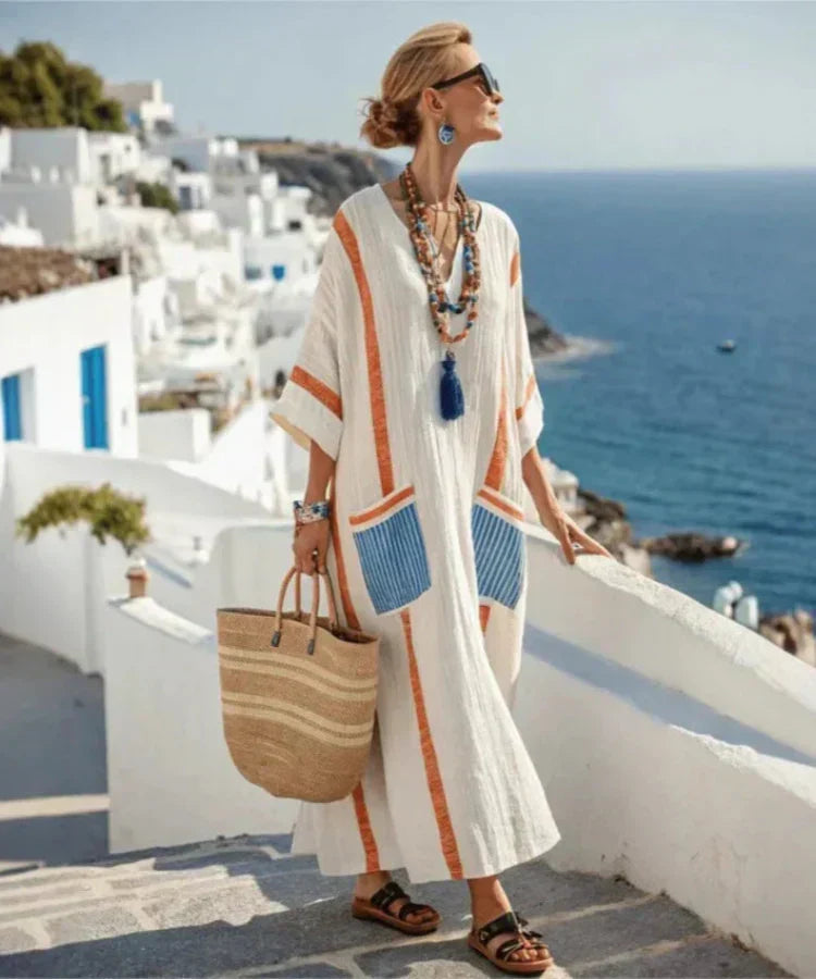 Schickes gestreiftes Damen Sommerkleid für Strand & Urlaub. Lockeres Maxikleid mit V-Ausschnitt.