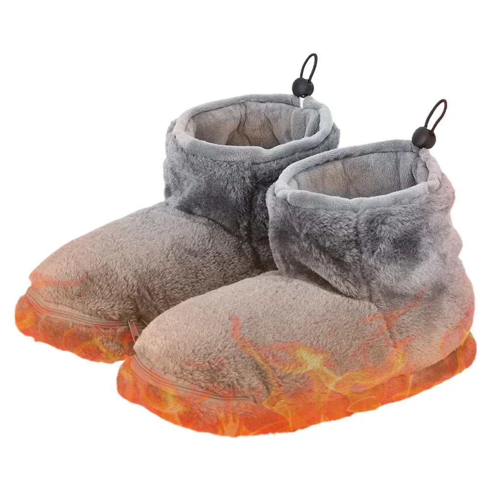 Produktansicht: Graue USB-Heizpantoffeln WarmFeet mit dickem Plüschfutter und USB-Kabel. Ideal als Fußwärmer.