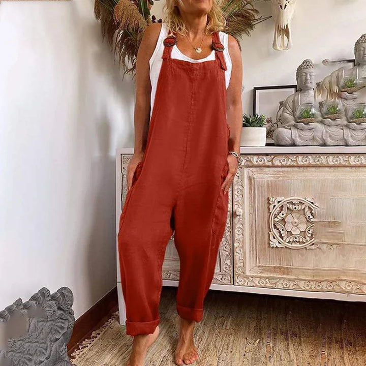 Casual roter Damen Jumpsuit, locker geschnitten, ideal als bequeme Sommerkleidung mit praktischen Taschen.