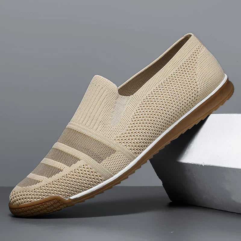 Elegante Herren Slip-On Slipper für Freizeit und Büro, atmungsaktiv und komfortabel.