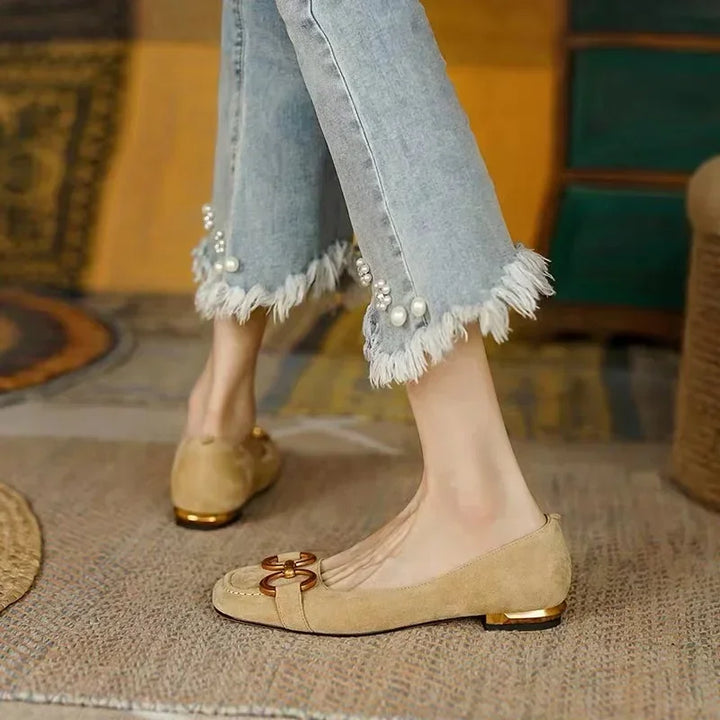 Moderne, elegante orthopädische Damensandalen. Ideal für Alltag und Freizeit, mit bequemen Fußbetten.