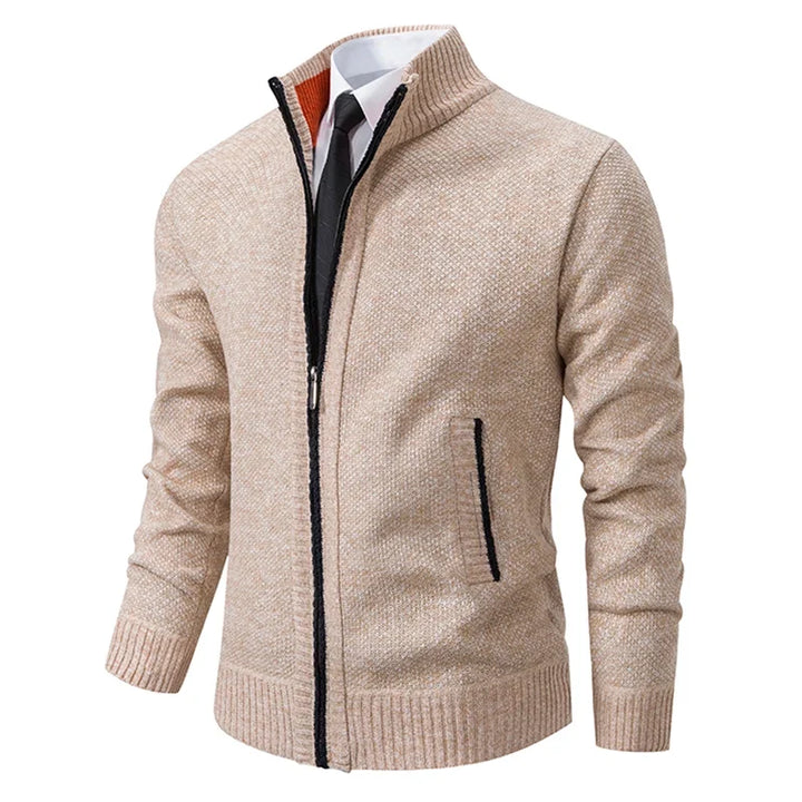 Bequeme Herren Übergangsjacke mit Stehkragen, vielseitig für Freizeit, Sport und Reisen geeignet.
