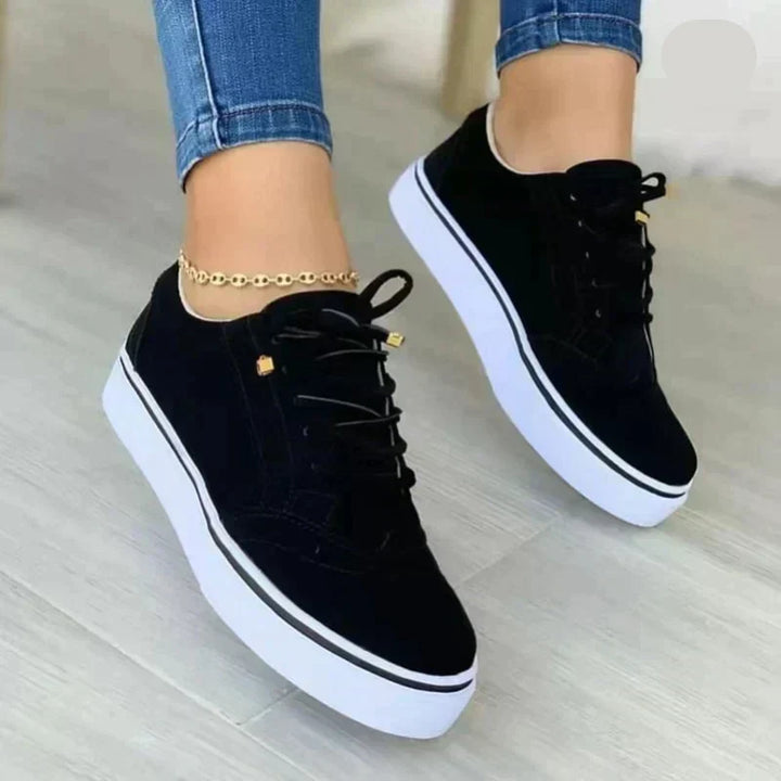 Detailaufnahme: Hochwertiger, gepolsterter Damen Slip-on Sneaker. Maximale Dämpfung für bequeme Damenschuhe.
