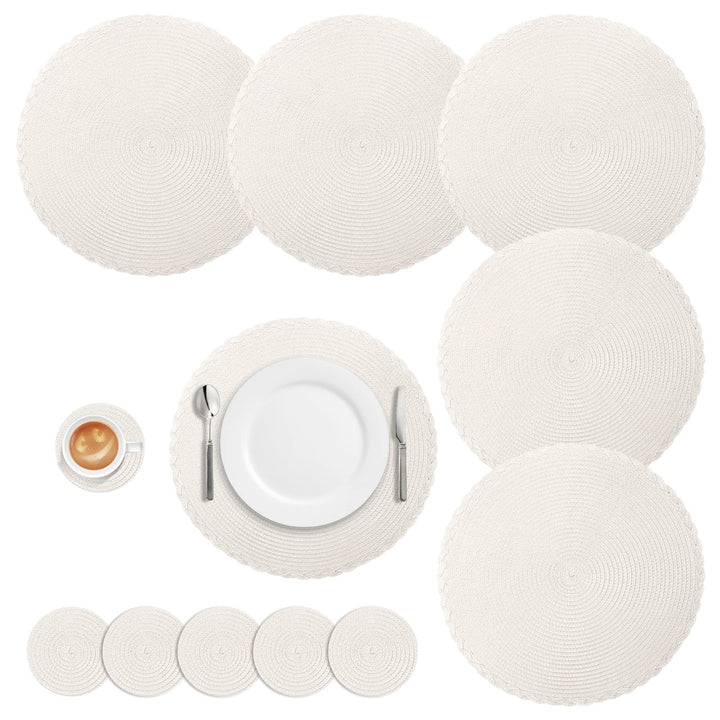 Set von runden Geflechttischsets, hitzebeständig & rutschfest. Stilvolle Tischdekoration für Esstisch.
