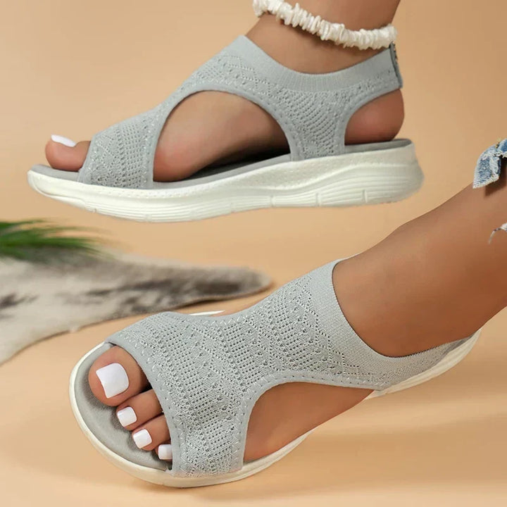 Stützende Damen Sandalen. Orthopädische Bequemschuhe mit Fußgewölbestütze für stabilen und bequemen Gang.