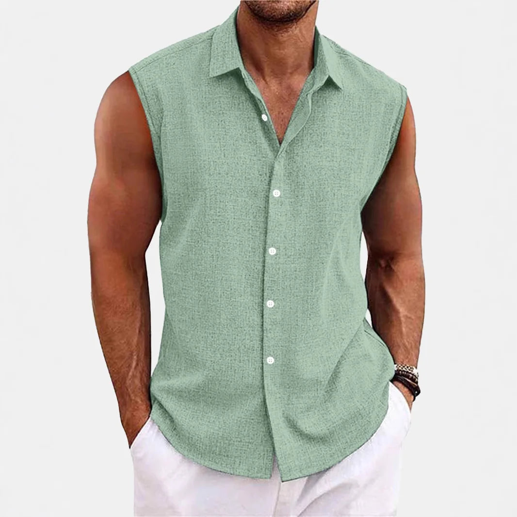 Elegantes ärmelloses Kragenhemd für Herren, leichtes Sommeroutfit für stilvolle Männer.