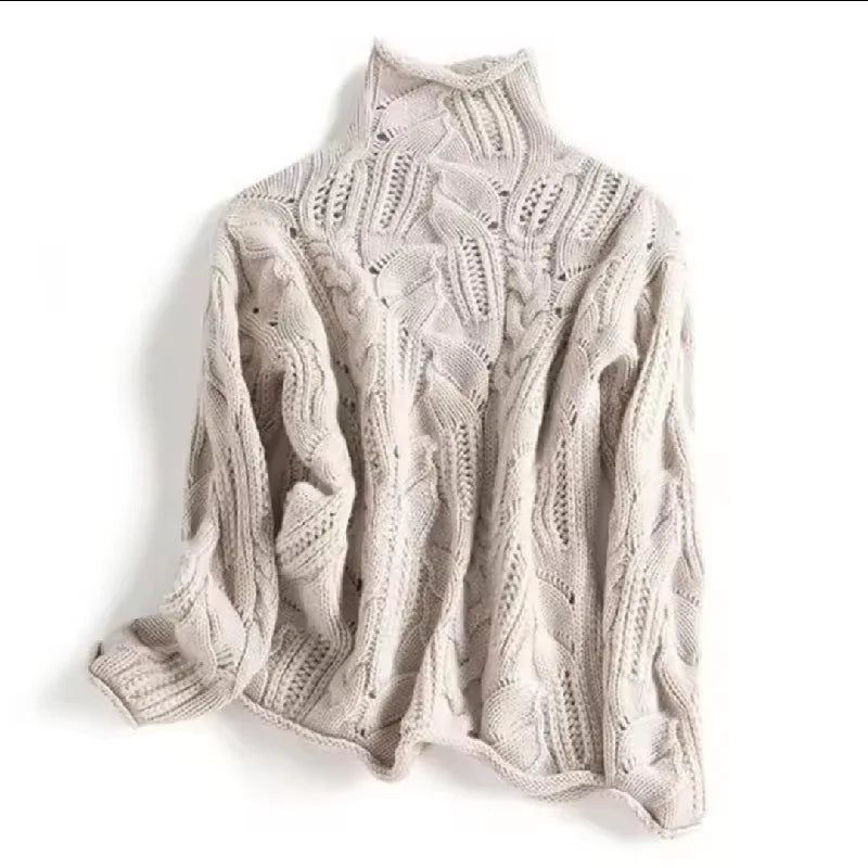 Eleganter Damen Rollkragen Pullover aus weichem Kabelstrick. Perfekter, bequemer Strickpullover für Winter & Herbst.