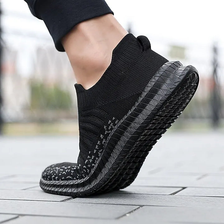Atmungsaktive Herren Sport- & Freizeitschuhe. Leichte Slip-On Sneaker mit Mesh-Obermaterial für Komfort.