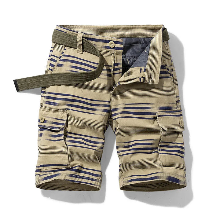 Leichte Herren Frühlings-Cargoshorts mit Multipockets, Streifenmuster. Bequeme modische Kurzehose für Alltag.