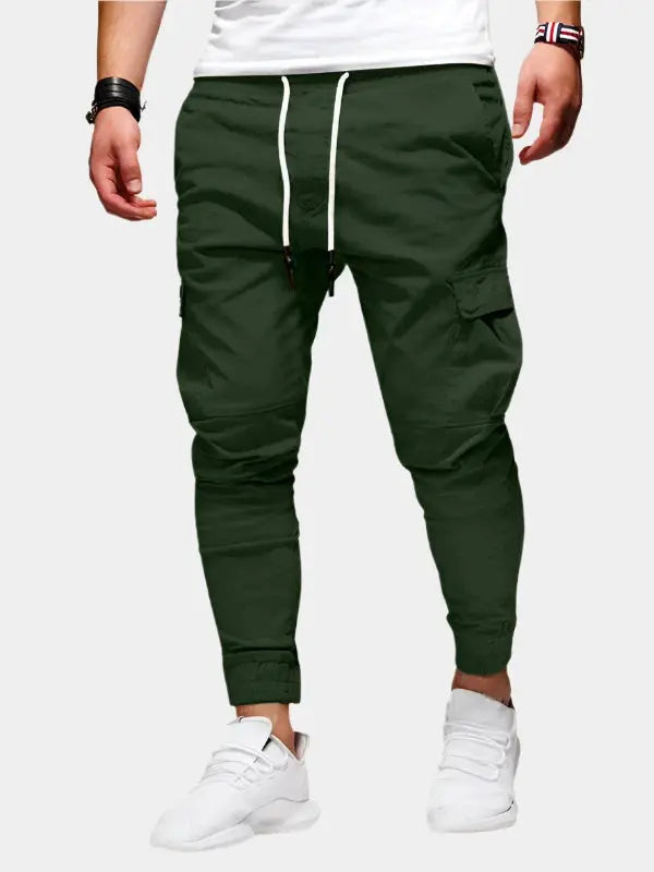 Eng anliegende Bündchen an den Knöcheln der modernen Herren Joggerhose für sportlichen Stil.