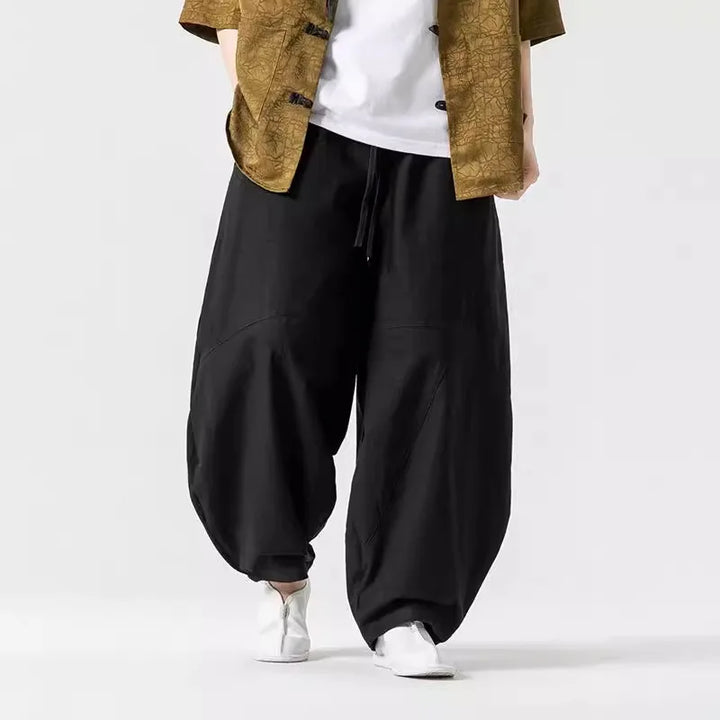 Bequeme schwarze Herren-Weithose, ideal für entspannte Tage und einen stylischen Auftritt. Perfekte Winterhose.