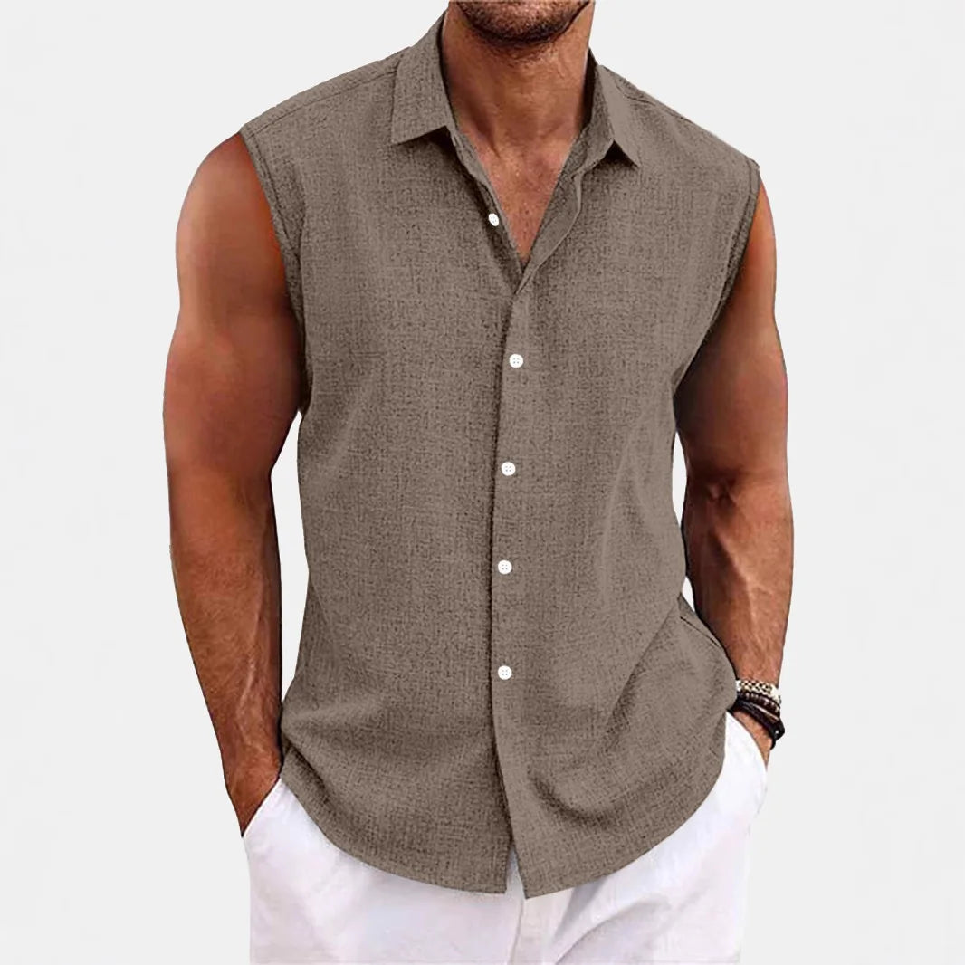 Stilvolles ärmelloses Herren-Freizeithemd mit Kragen, moderne Männerkleidung für den Sommer.