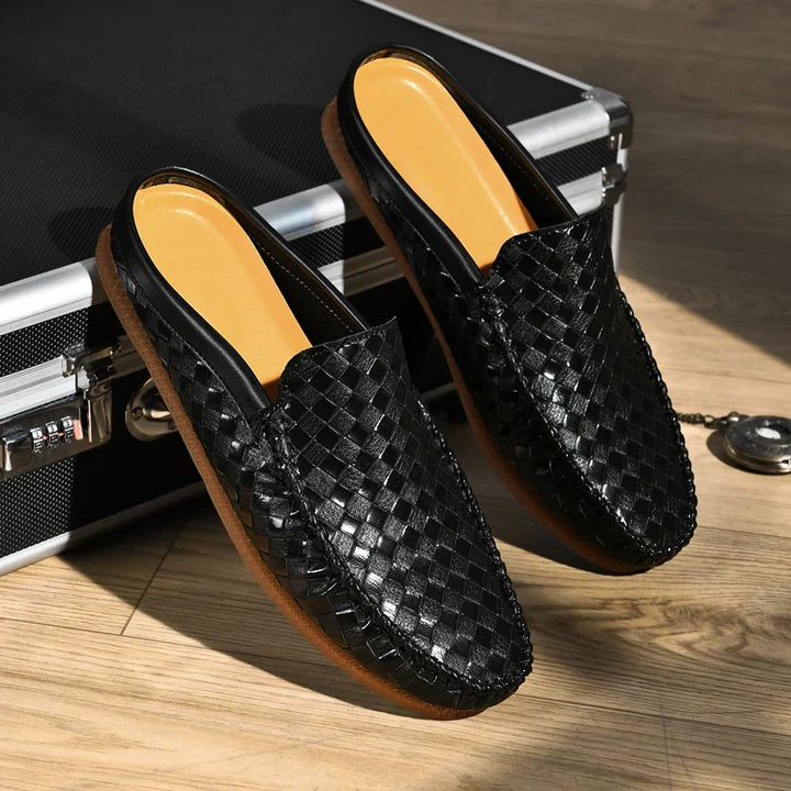 Stylische Herren Slides für den Alltag. Bequeme, moderne Pantoletten zum Hineinschlüpfen für jede Gelegenheit.