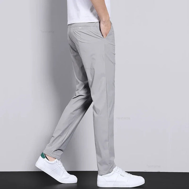 Dunkelgraue Freizeithose für Herren, sehr bequem & vielseitig. Optimal für Alltag & Freizeit.