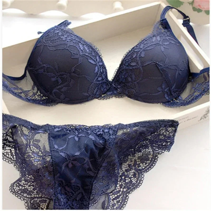 Damen Push-up Dessous Set in eleganter floraler Spitze, BH & Slip.